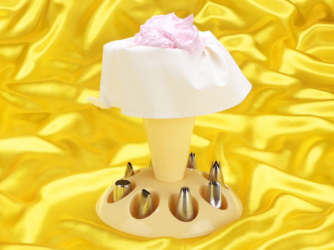 icing bag holder