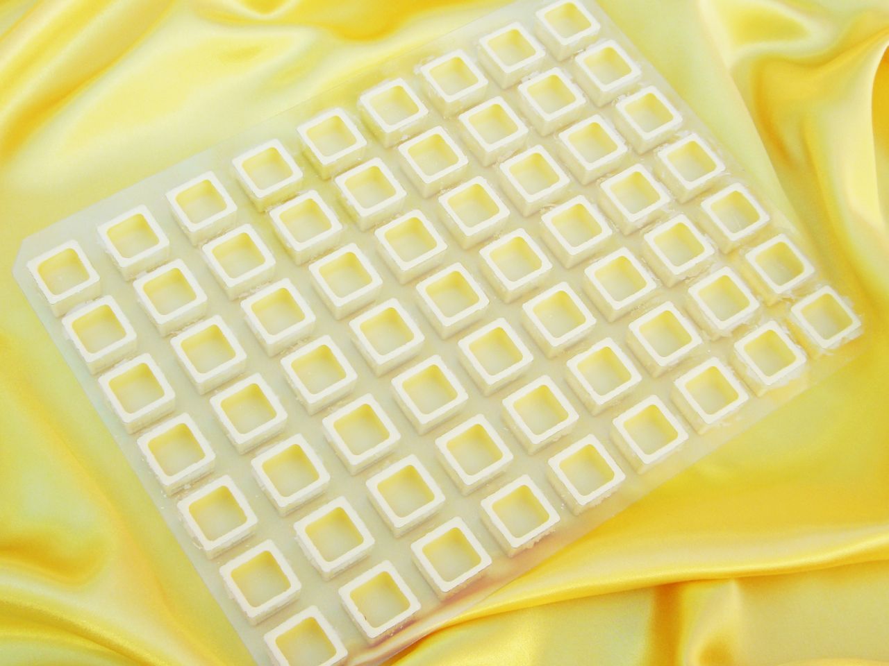 1 sheet square shells white