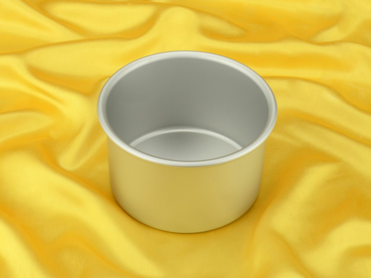 extra deep round cake pan o 15 x 10cm