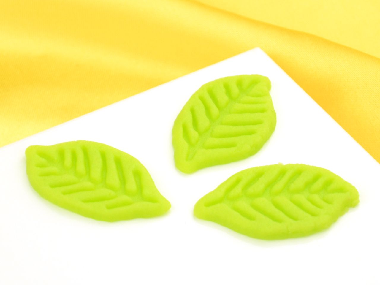 marzipan leaves 7 pieces small