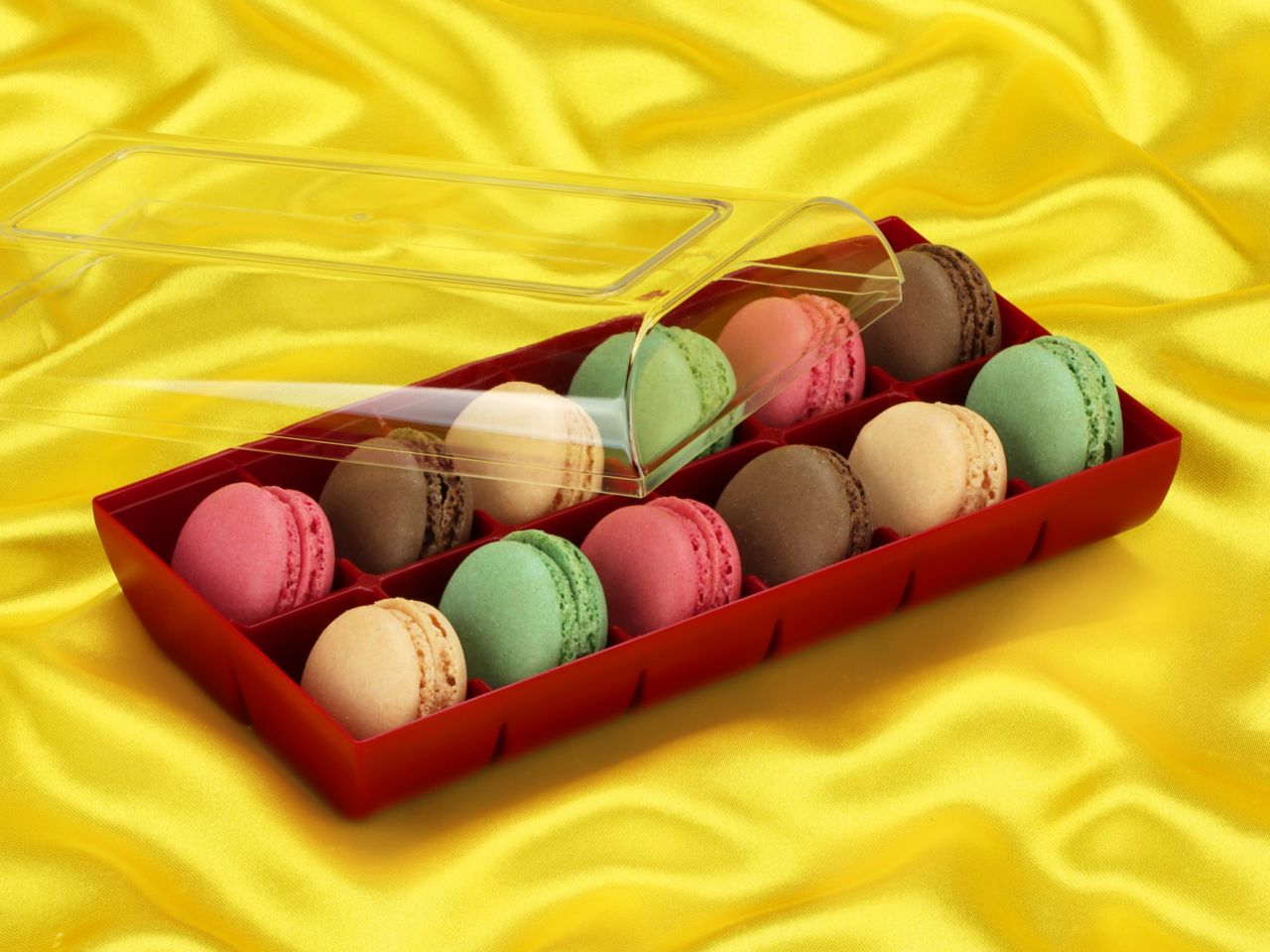 half shells 24pcs colourful in box for 12 macarons ruby