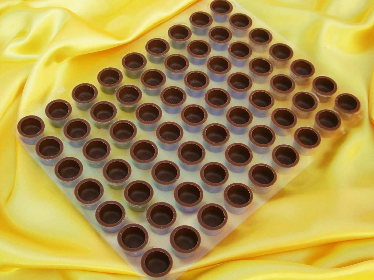 11 sheets circular shells milk