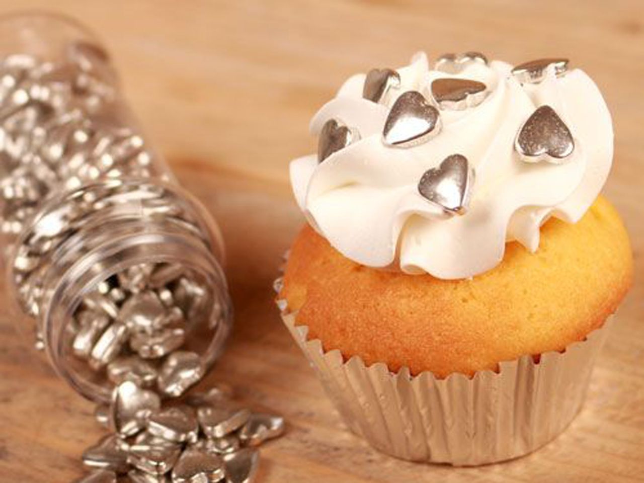 funcakes sugar hearts metallic silber 80g