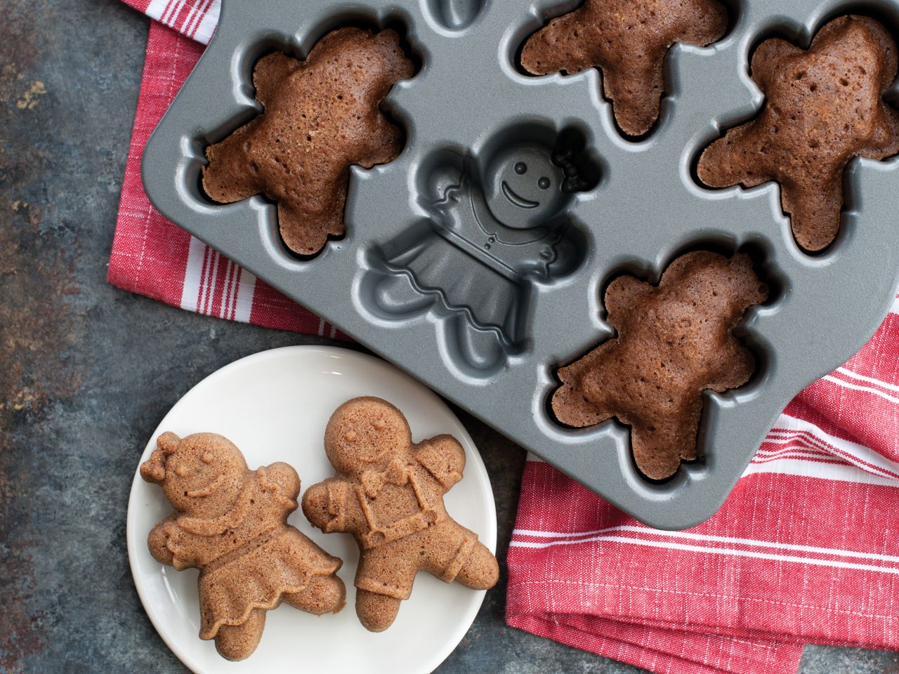 nordic ware gingerbread kids cakelet pan