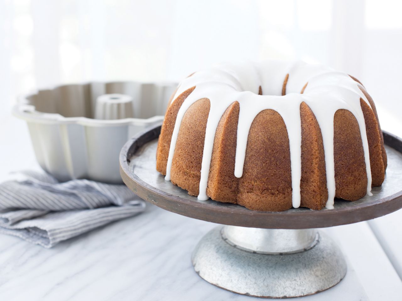 nordic ware anniversary bundt pan 12 cup
