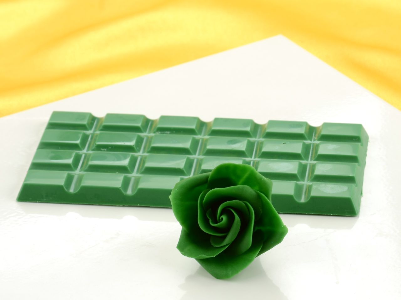modelling chocolate green 600g