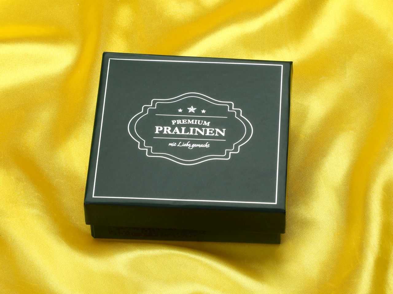 chocolate case vintage green fuer 9 pralinen