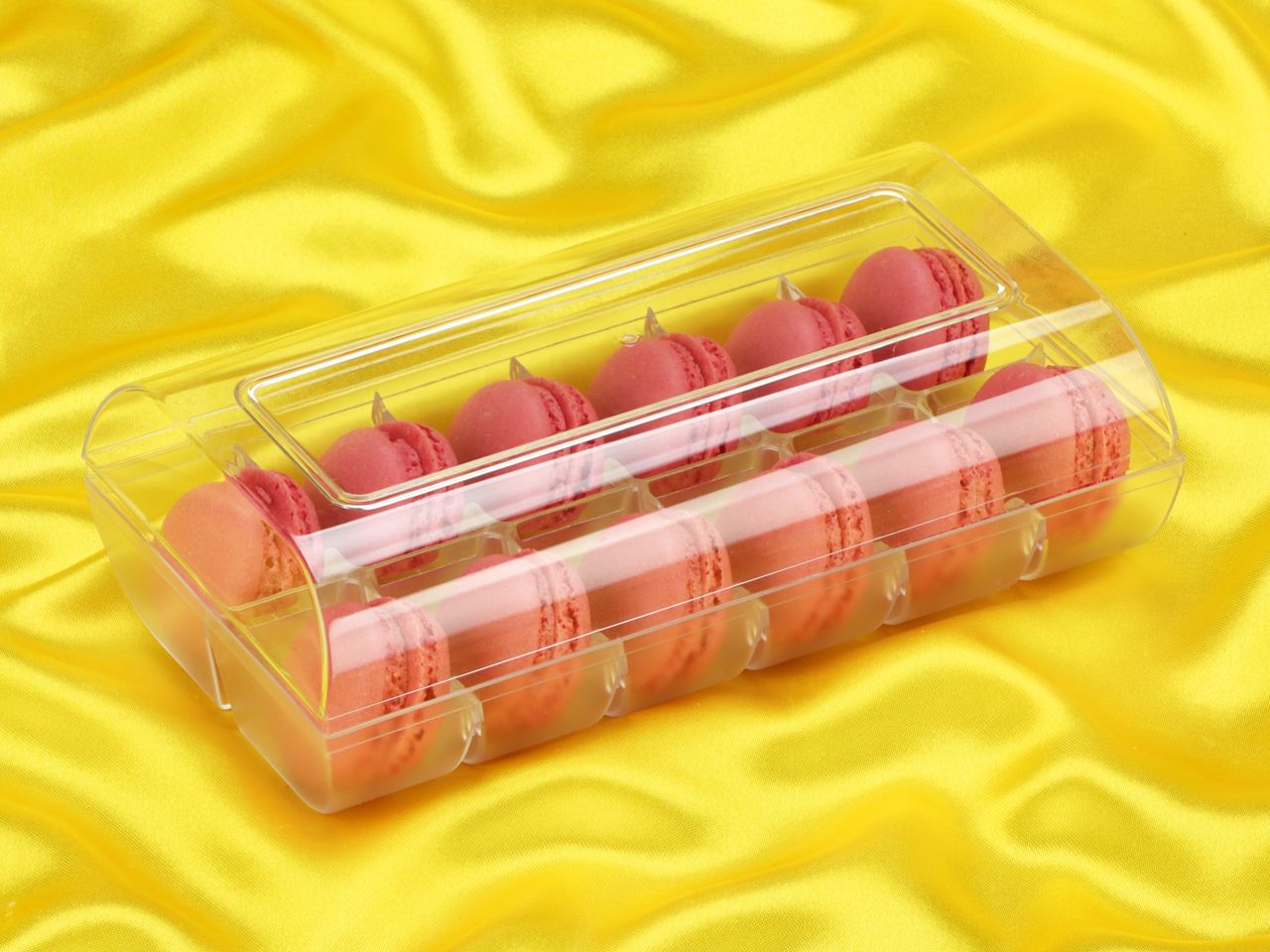 macaron halbschalen 24 stueck rot in 12er box transparent