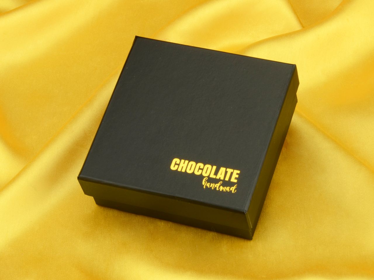 chocolate case handmade for 9 pralines