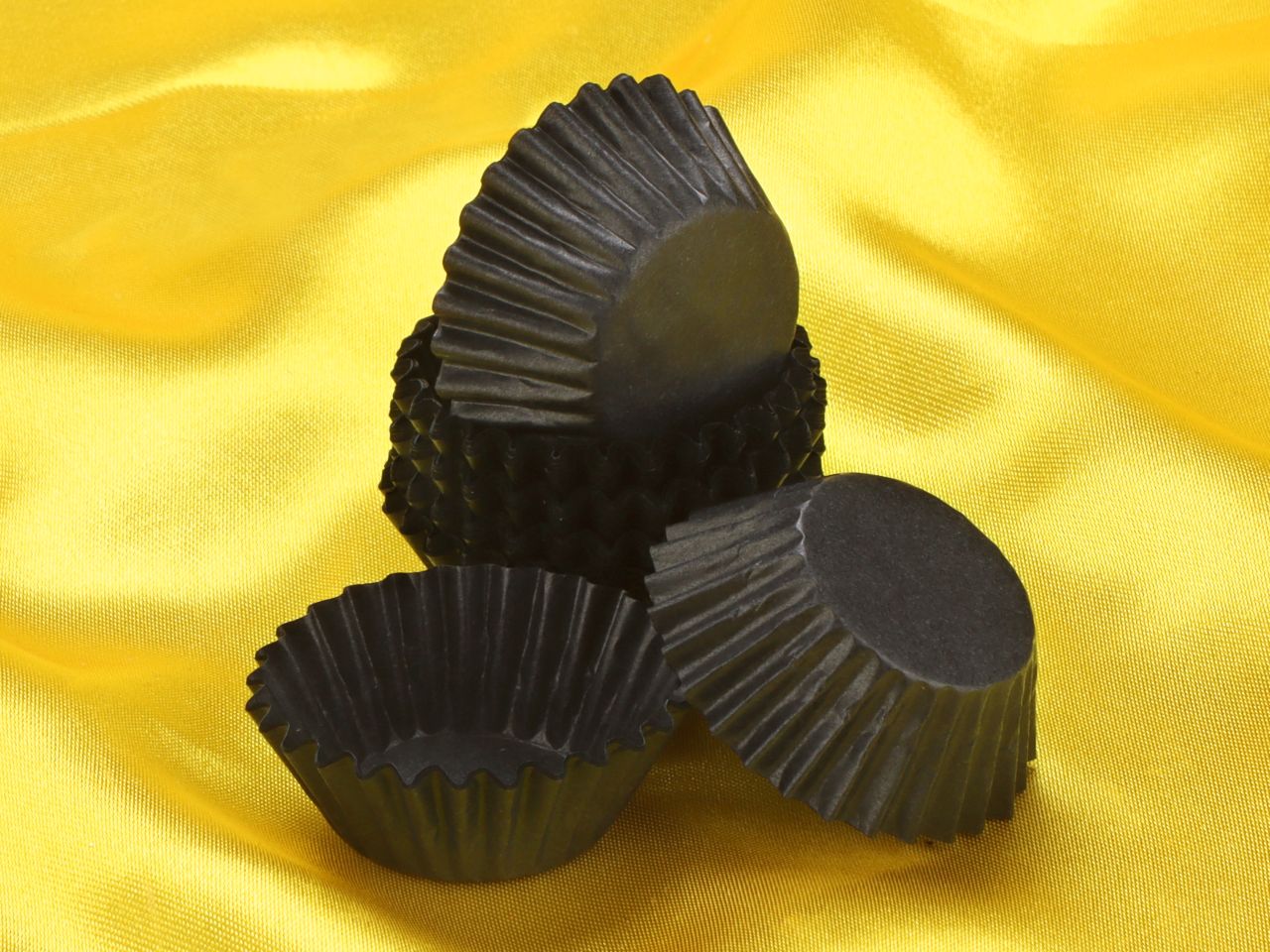 pralinenkapseln 25mm schwarz 100 stueck