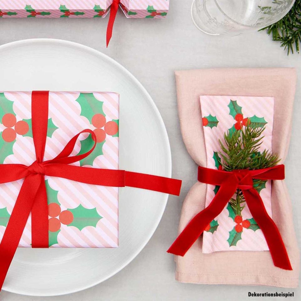 holly leaves and berries napkins