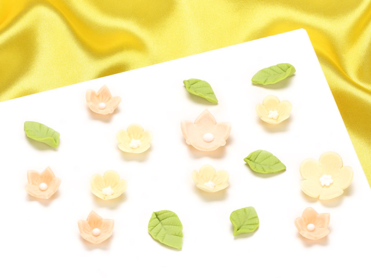 sugar decoration flowers leaves lime green 16 pieces