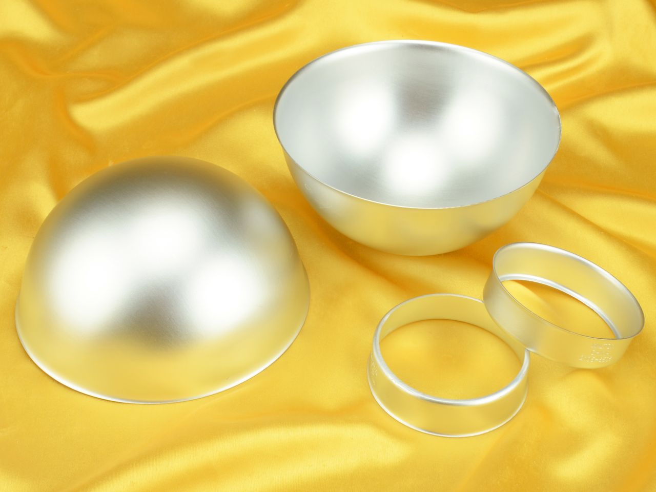 wilton sports ball pan set