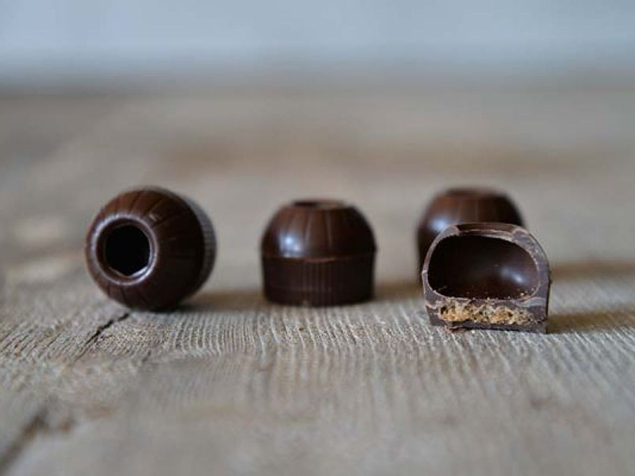 hollow shells with wafer insert dark chocolate 63 pieces