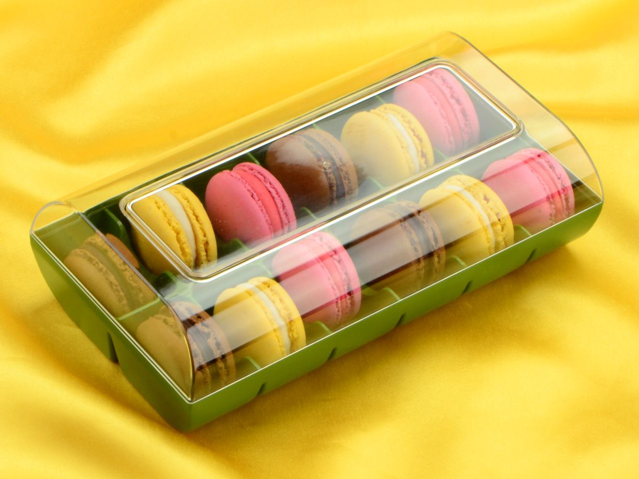 macaron halbschalen 24 stueck bunt in 12er box gruen