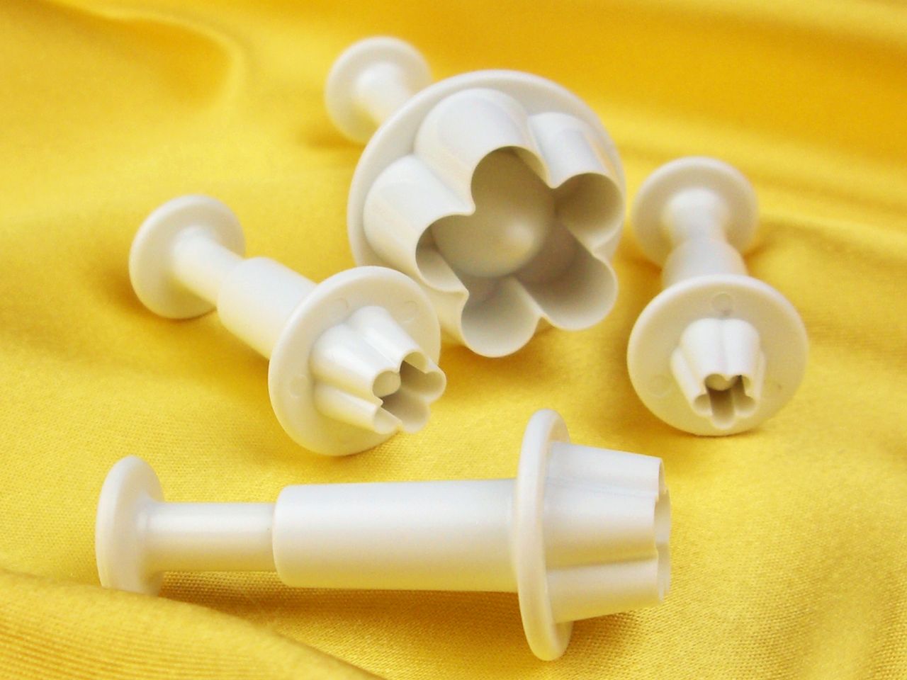 plunger cutter flowers set of 4 cutters