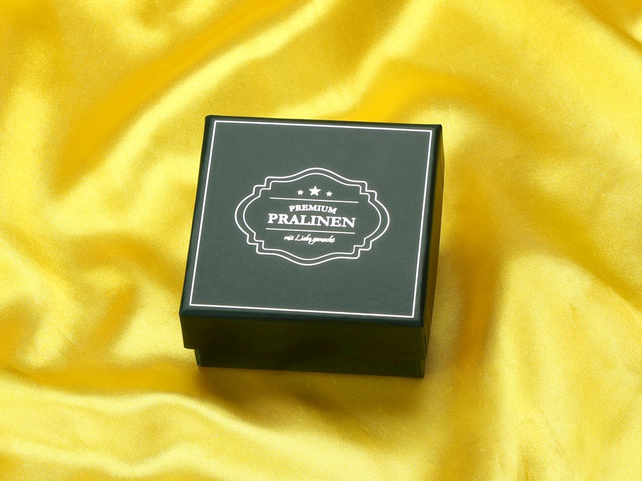 chocolate case vintage green fuer 4 pralinen