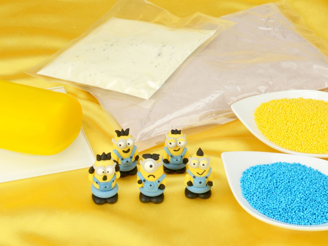minions cake set