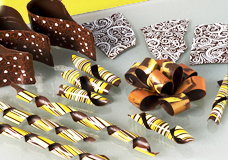 Decorative films for cakes, desserts, pralines and pastries