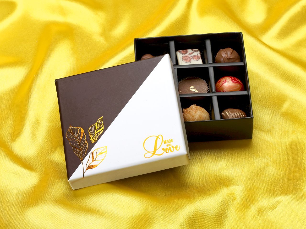 chocolate case golden leaves fuer 9 pralinen