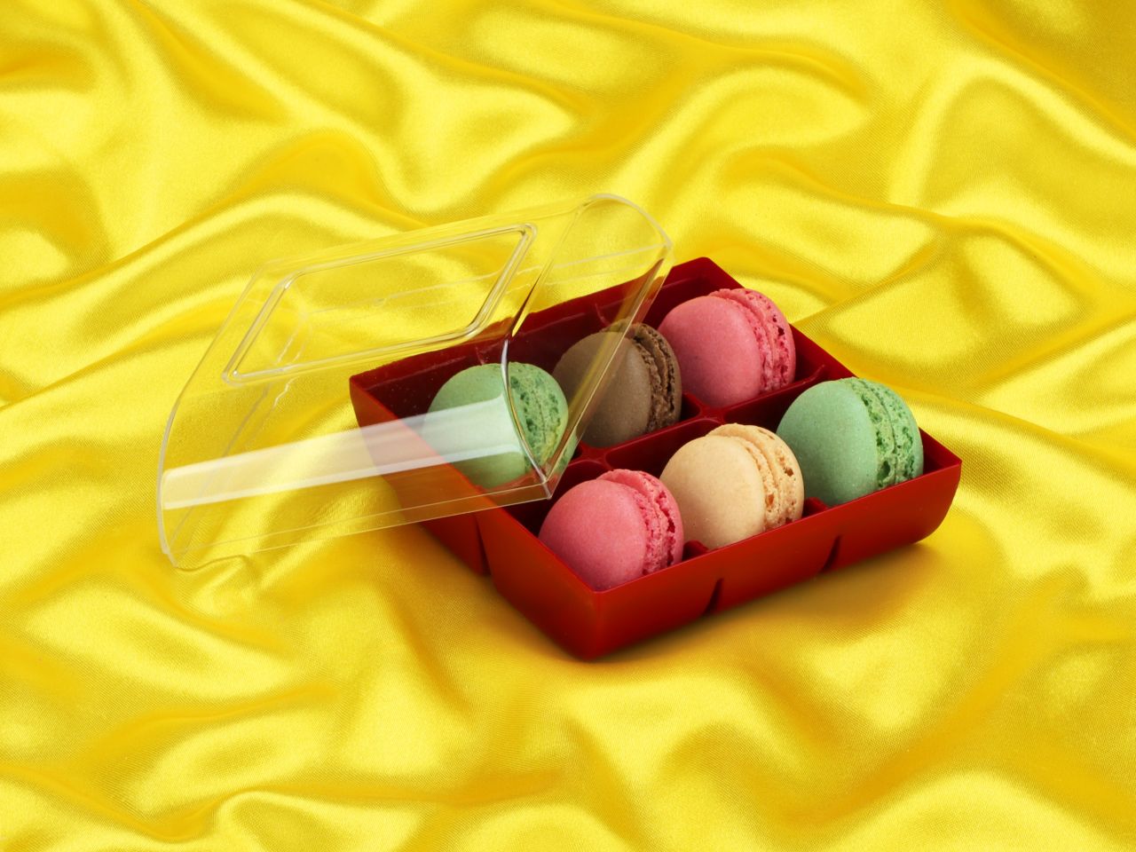 half shells 12pcs colourful in box for 6 macarons ruby