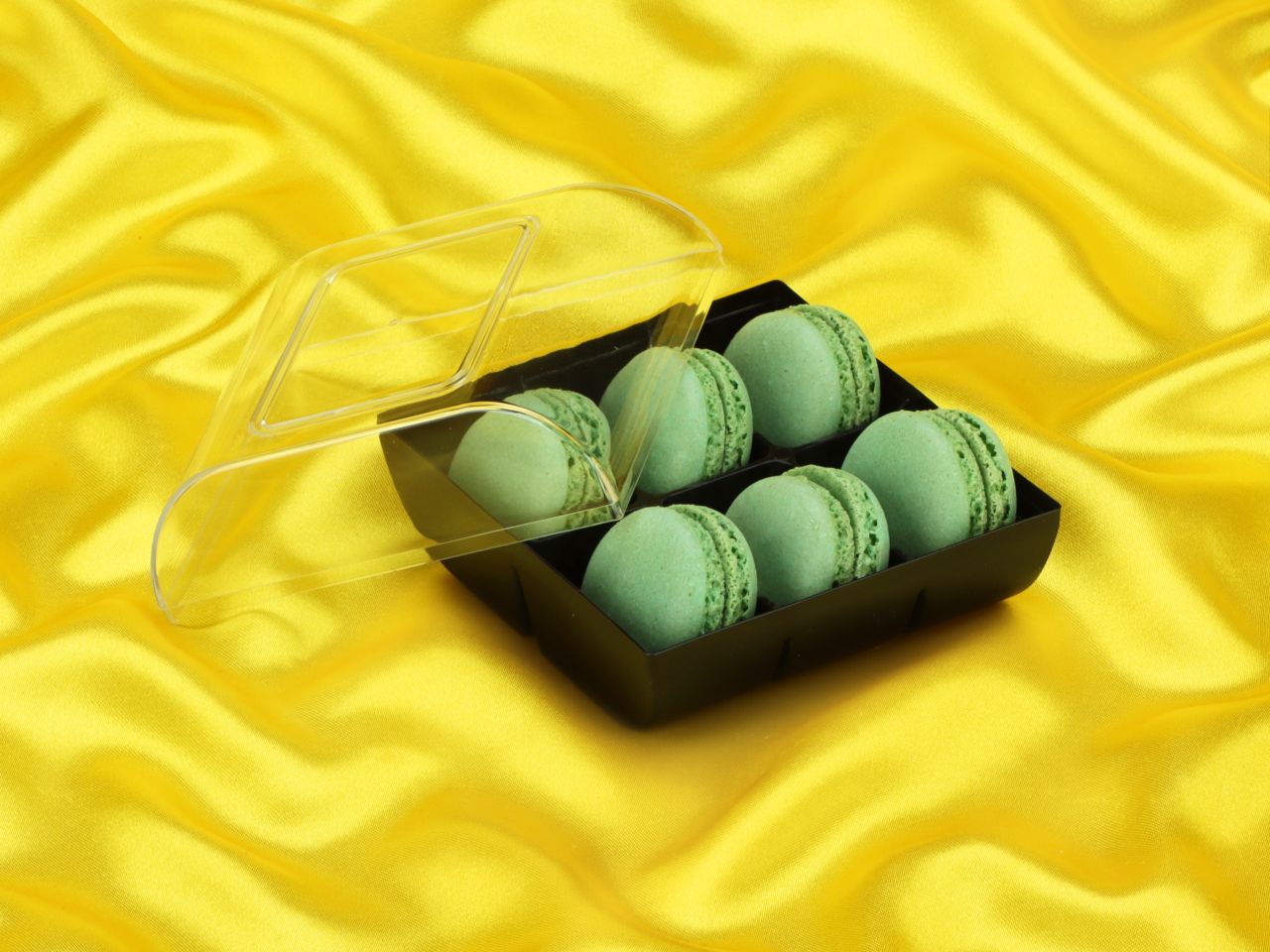 macaron halbschalen 12 stueck gruen in 6er box schwarz