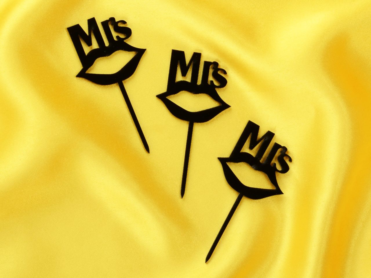 cupcake toppers mrs kiss 8 pieces