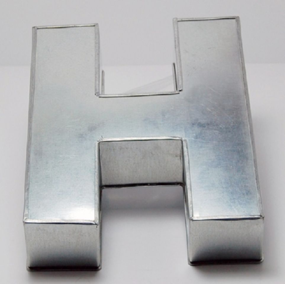 letter h cake pan approx 25 5x20 5x6 5cm