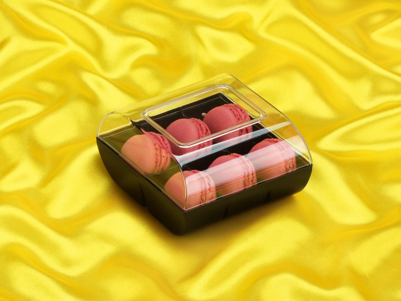 macaron halbschalen 12 stueck rot in 6er box schwarz