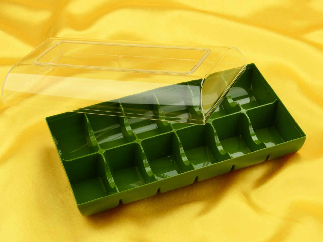 macaron packaging green for 12 macarons