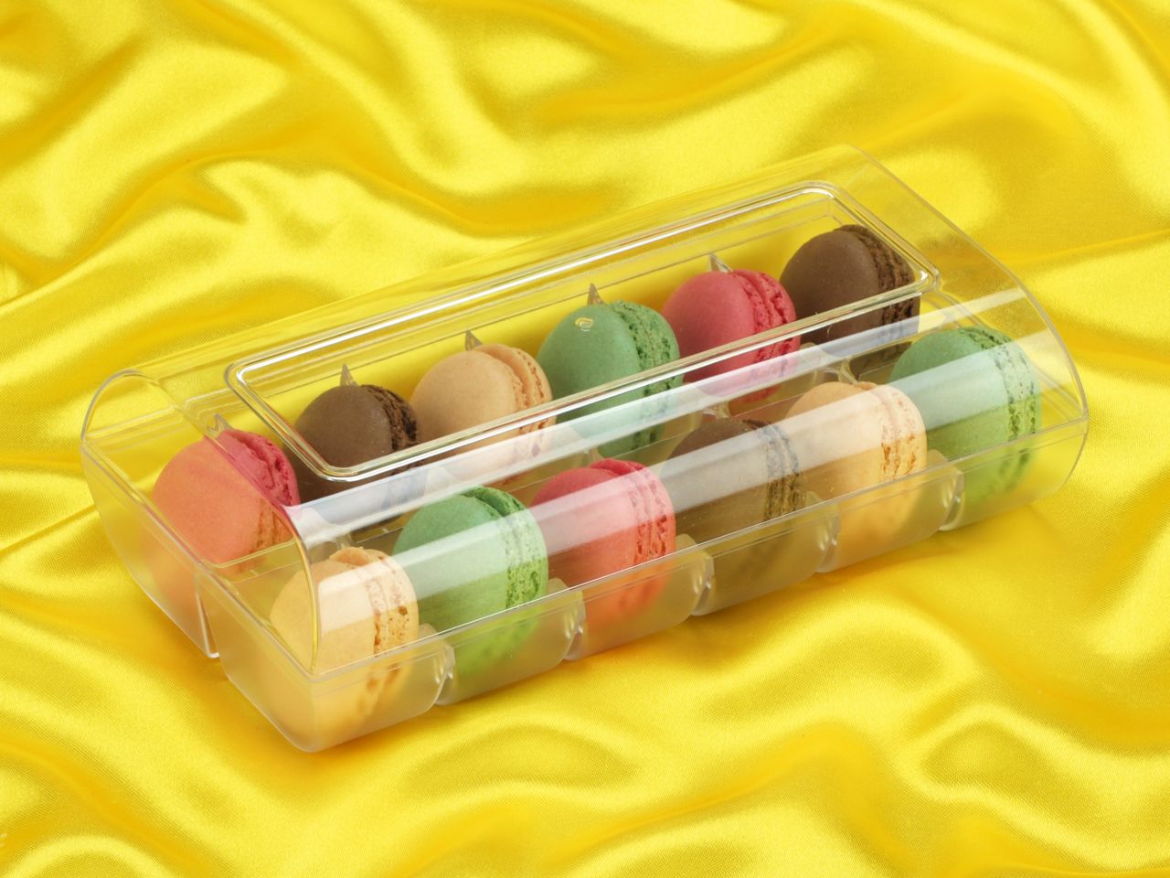 macaron halbschalen 24 stueck bunt in 12er box transparent