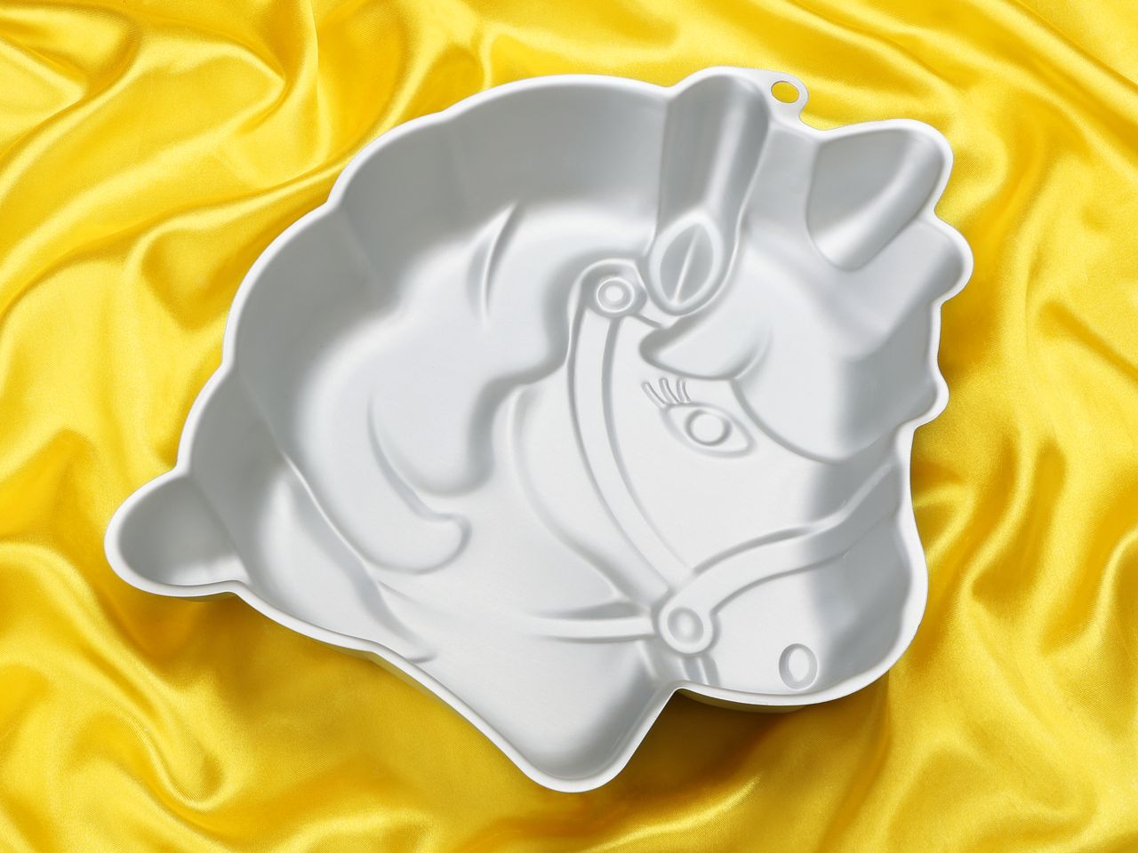 wilton party pony cake pan