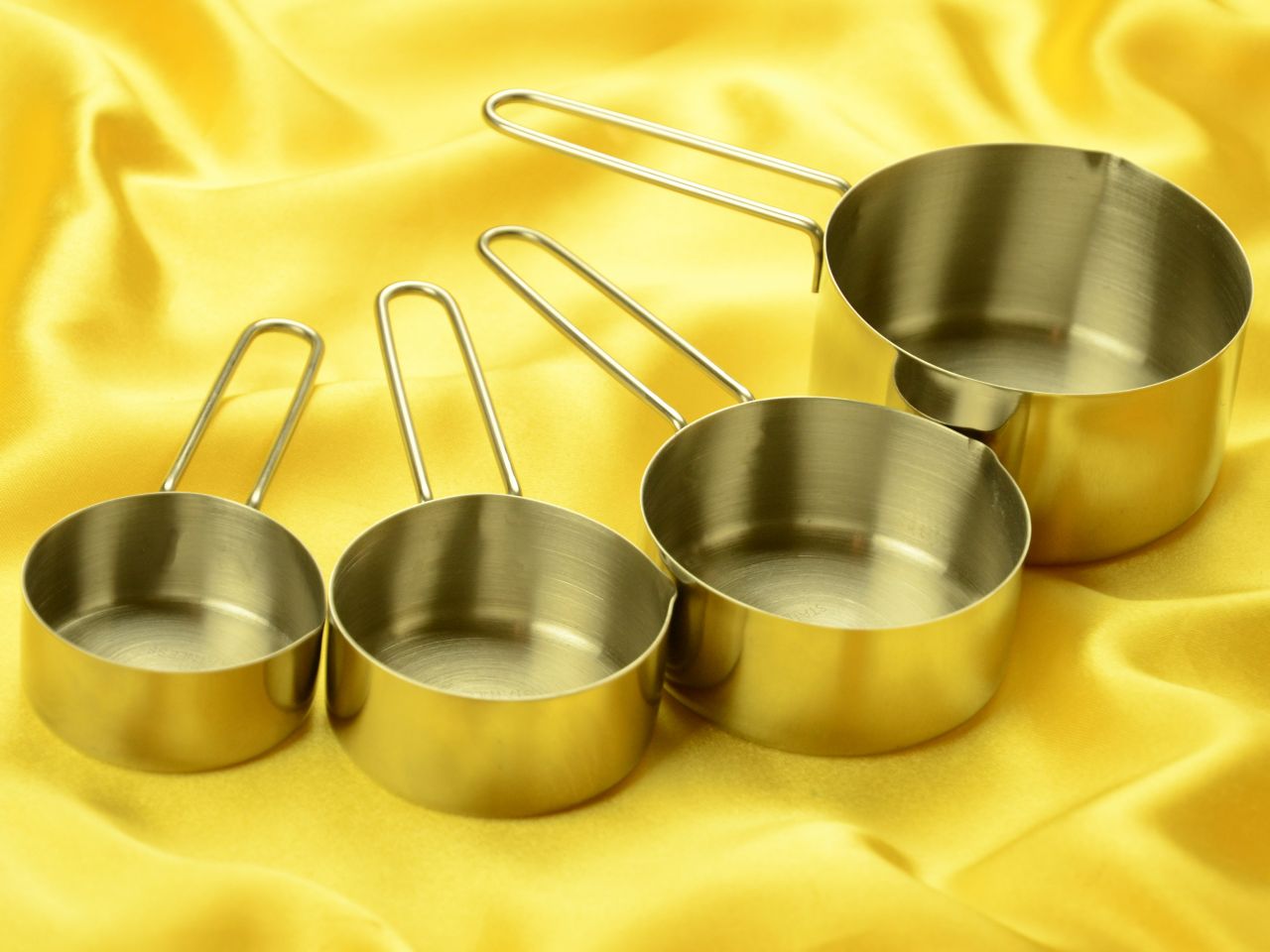 measuring cups 4 parts