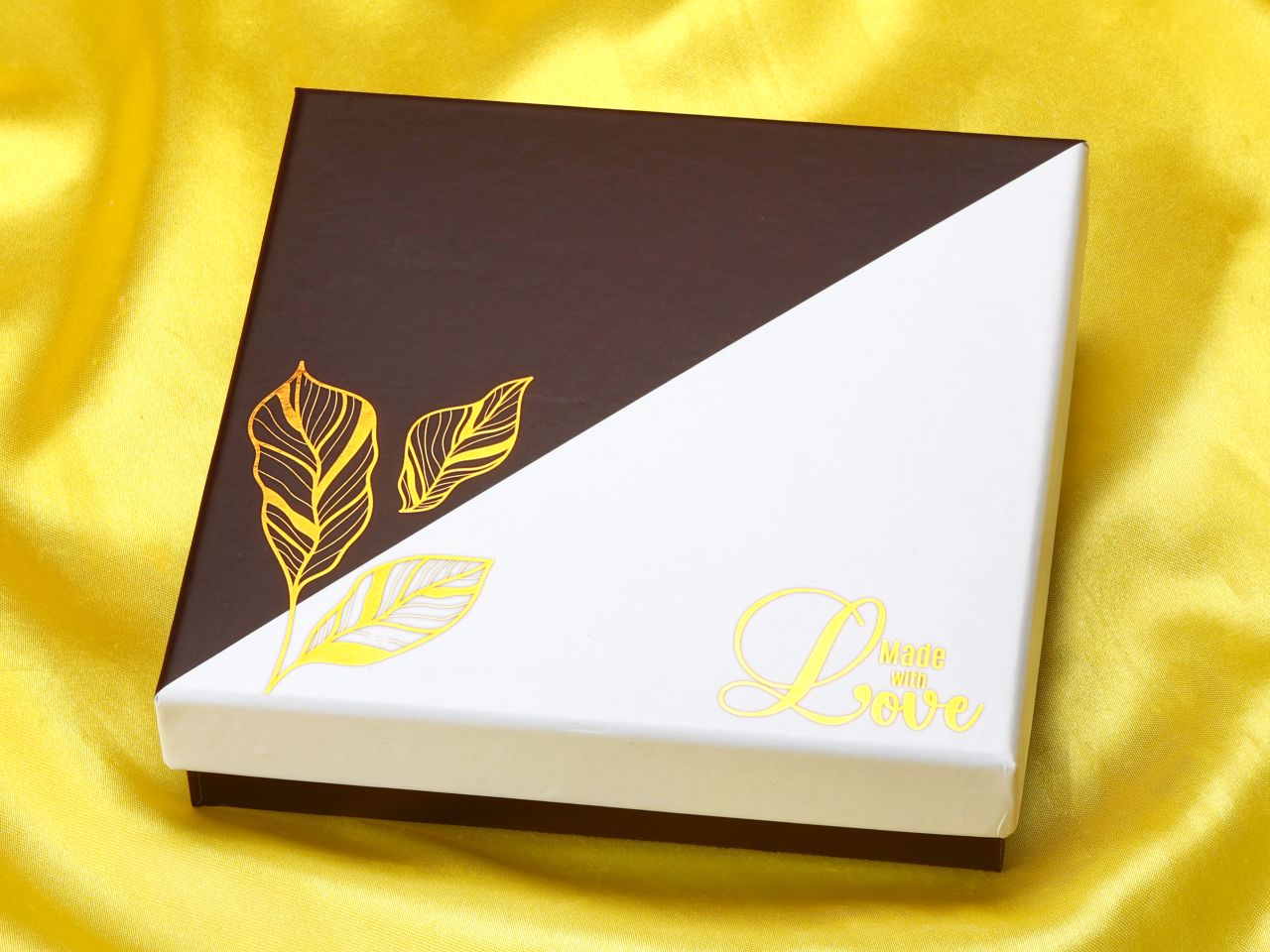 chocolate case golden leaves fuer 16 pralinen