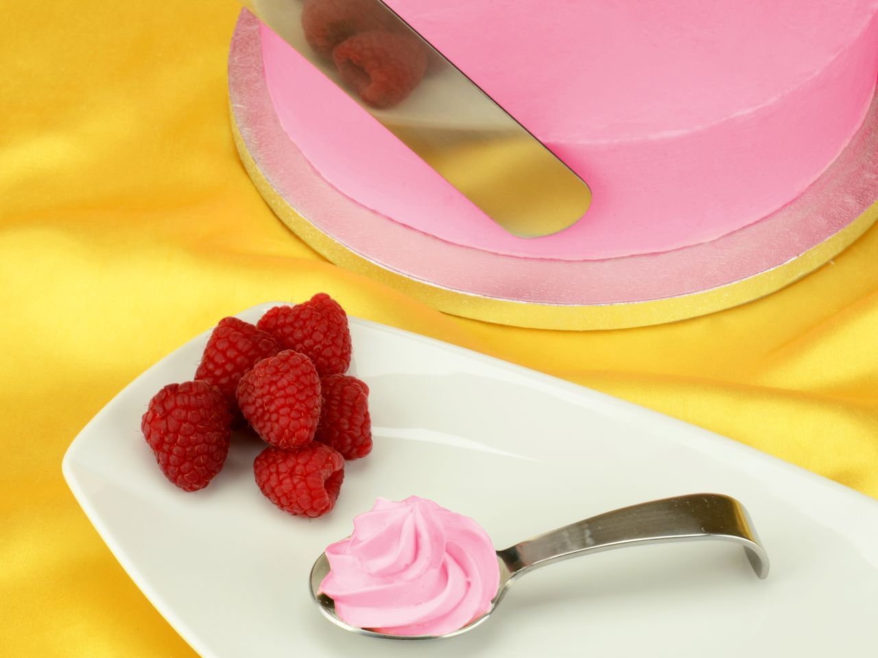 cake and decor cream raspberry 500g