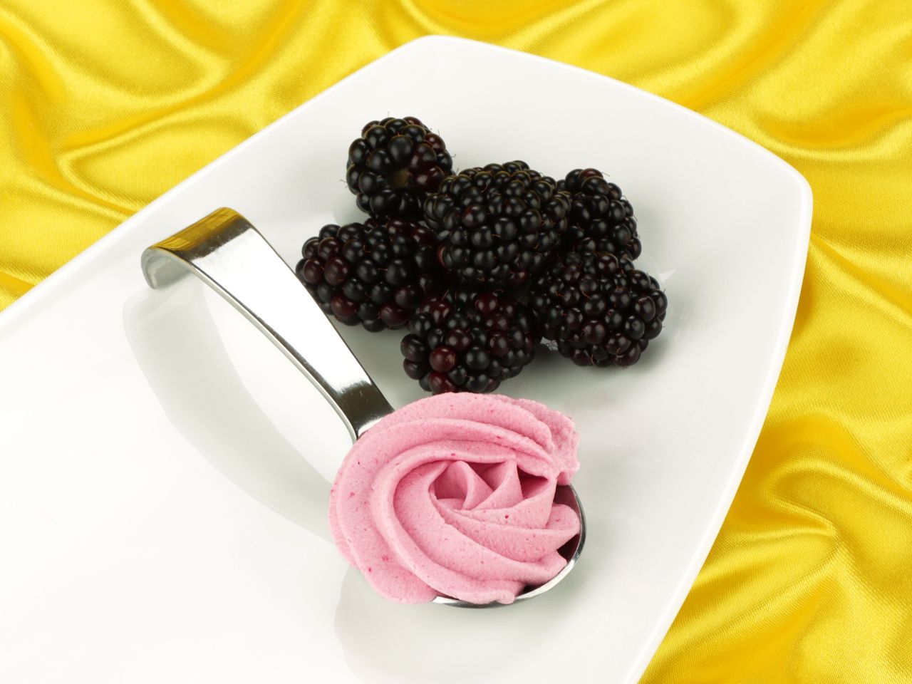 sahnestand brombeere 100g