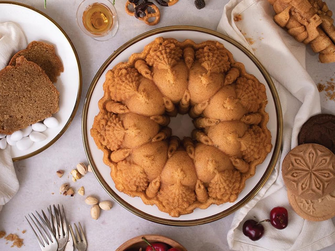 nordic ware very merry bundt
