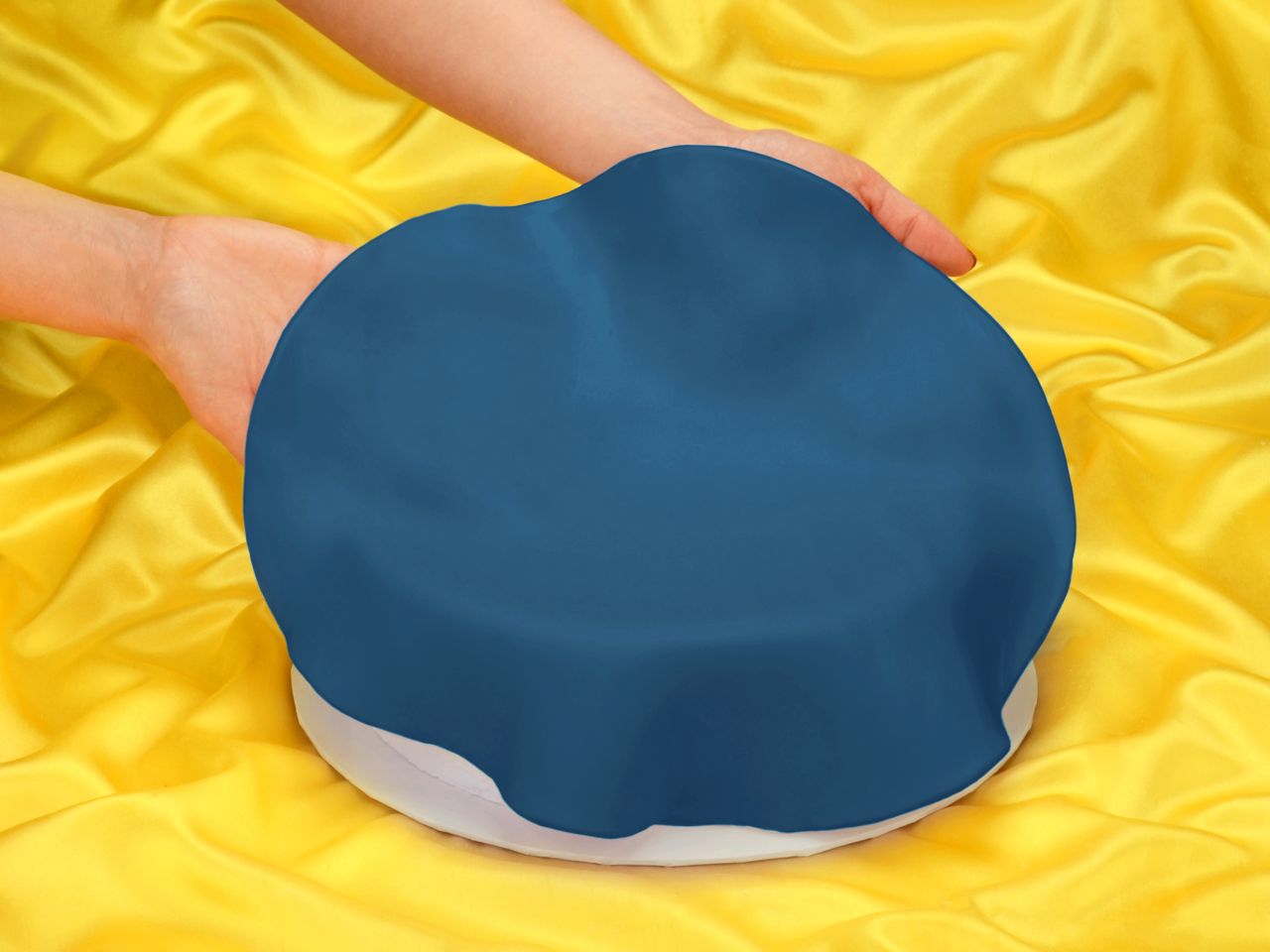 funcakes ready rolled fondant disc blue