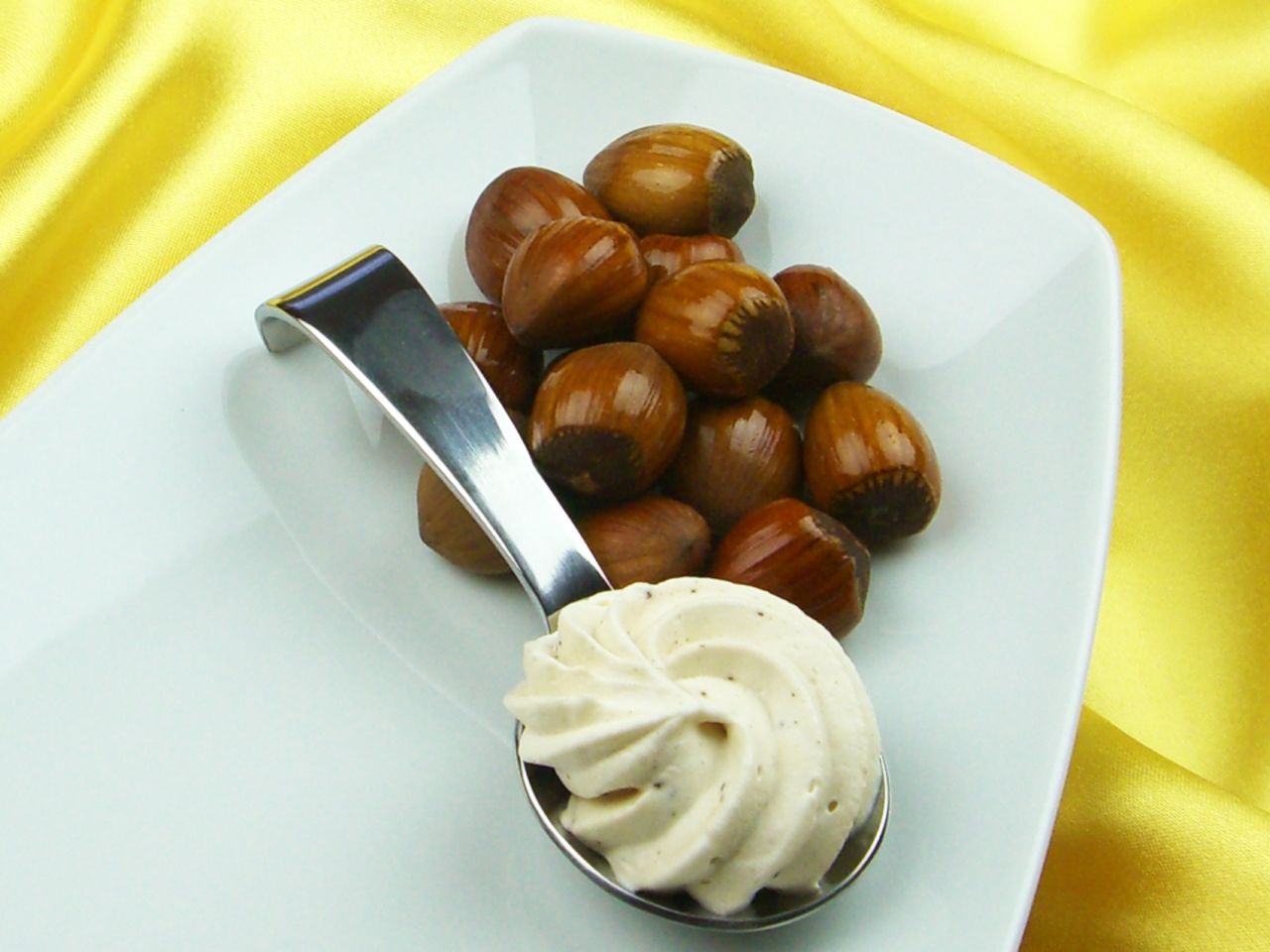 sahnestand haselnuss 100g
