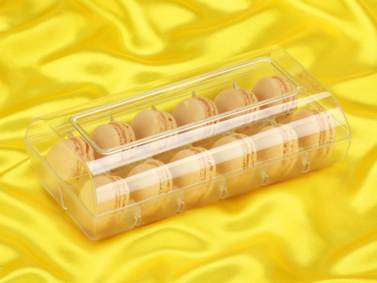 macaron halbschalen 24 stueck champagner in 12er box transparent
