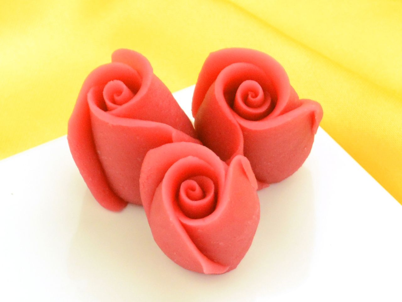 marzipan roses small red 4 pieces
