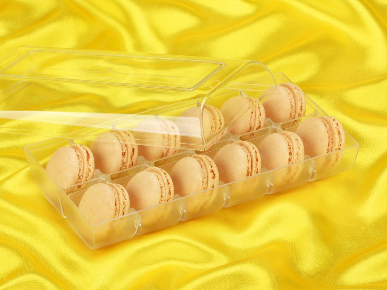 macaron halbschalen 24 stueck champagner in 12er box transparent