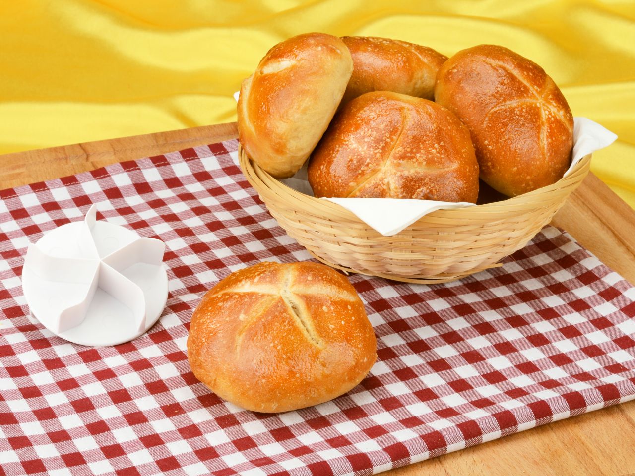 brot und teigdruecker kaisersemmel