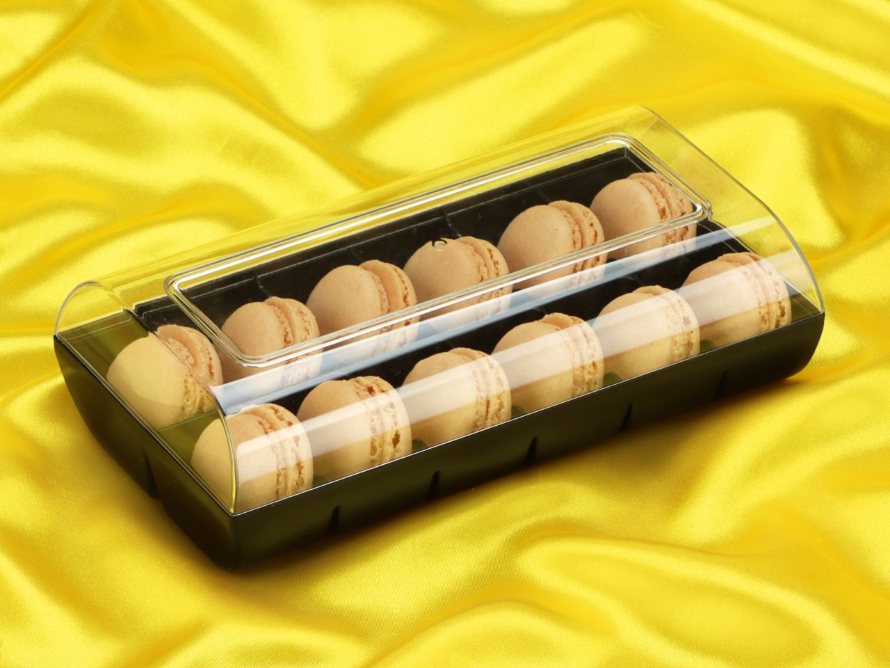 macaron halbschalen 24 stueck champagner in 12er box schwarz