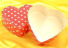 Paper baking pans for cakes, muffins and small cakes