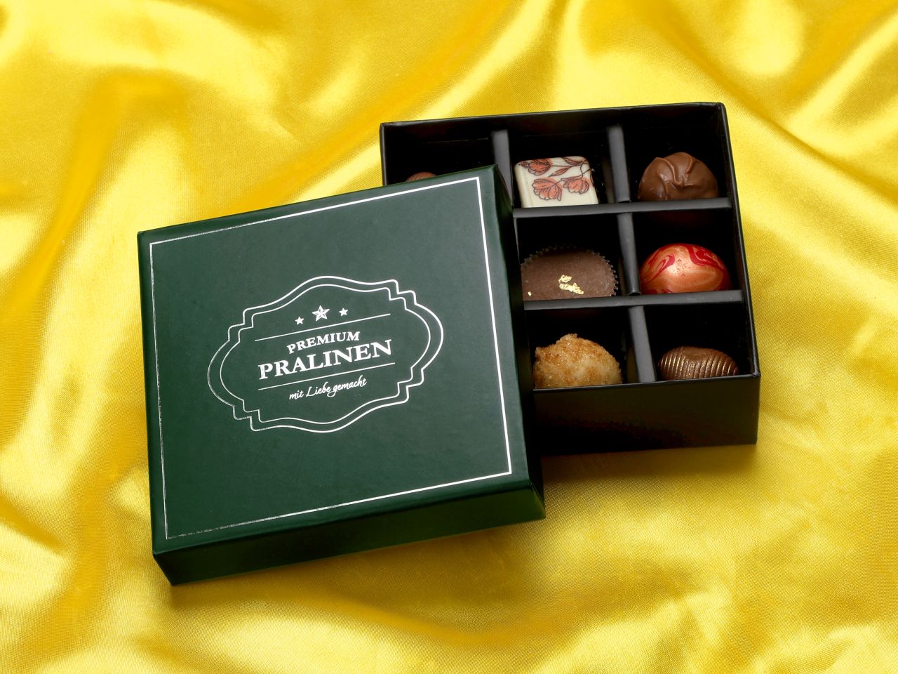 chocolate case vintage green fuer 9 pralinen