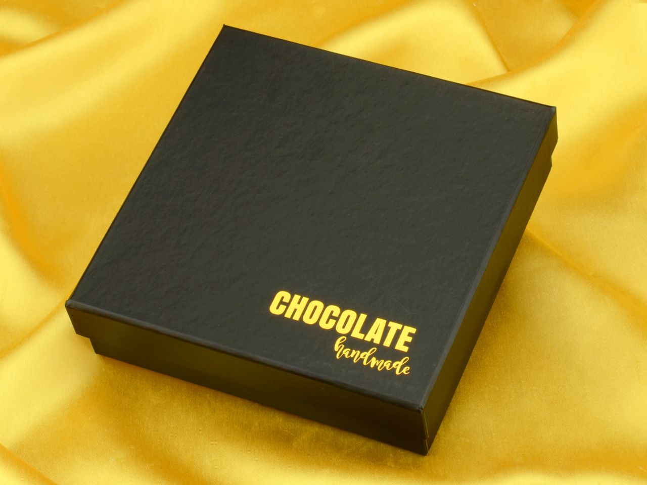 chocolate case handmade fuer 16 pralinen