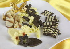 Chocolaten-decorations for cakes, cakes and desserts