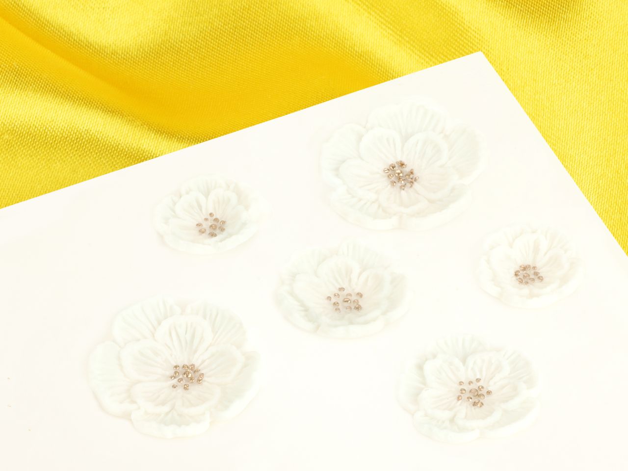 sugar flowers white 6 pcs