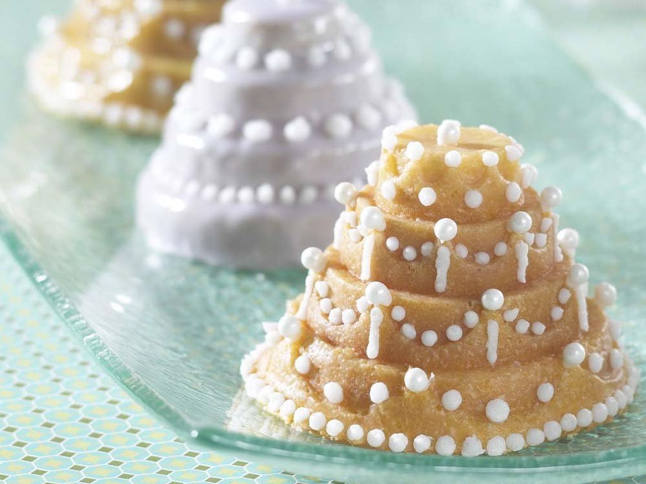 nordic ware tiered cakelet pan